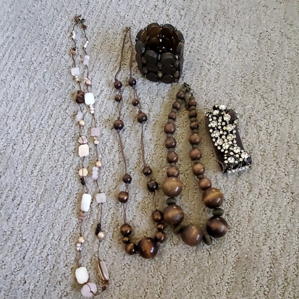 Lot of 3  necklaces and 2 bracelets
